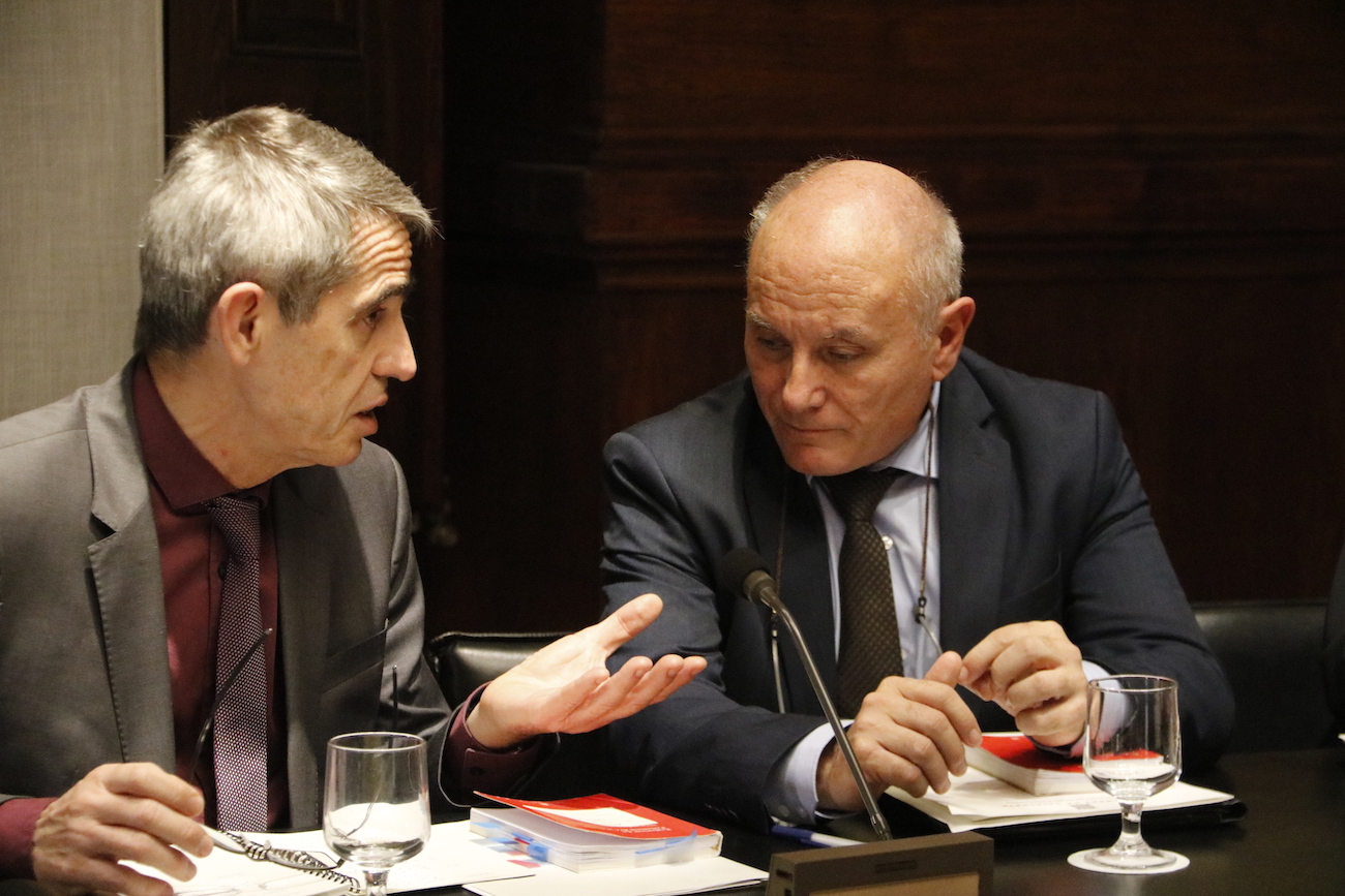 Imatge d'arxiu de lletrats al Parlament en una reunió.