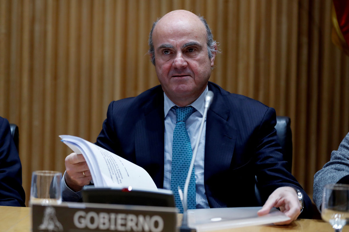 El ministro de Economía, Industria y Competitividad, Luis de Guindos, comparece en la Comisión de investigación de la crisis financiera y rescate bancario. 