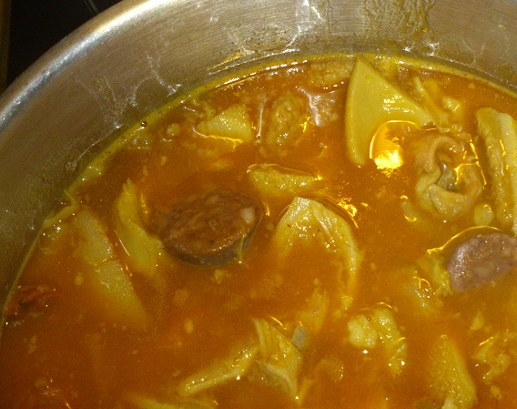 Callos a la madrileña y escarola con queso