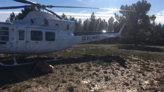 Helicópteros instalados en una base de la Xunta de forma irregular para hacer labores de mantenimiento. 