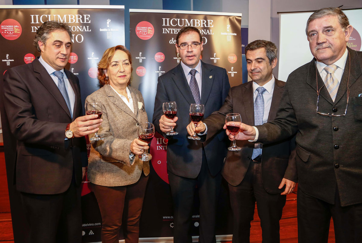 Soriano presenta Cumbre Internacional del Vino en Cuenca junto al alcalde y el presidente de la Diputación provincial