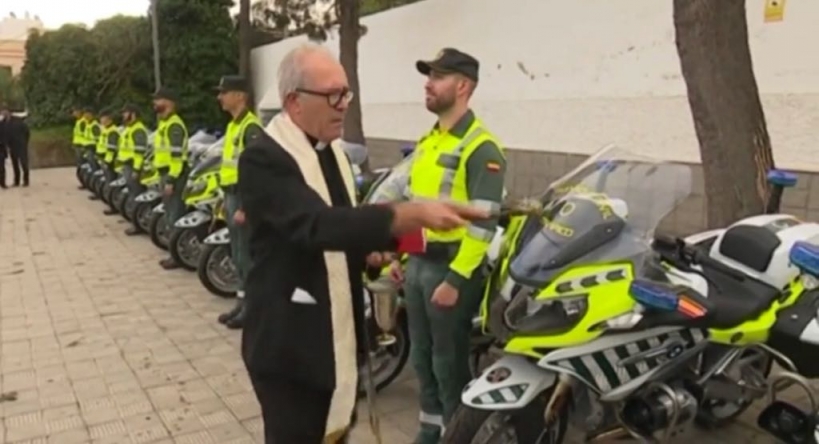 Sacerdote Guardia Civil motocicletas