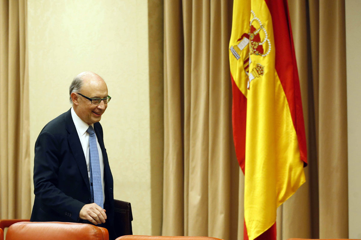 El ministro de Hacienda, Cristóbal Montoro, comparece en la Comisión Presupuestos en el Congreso de los Diputados.