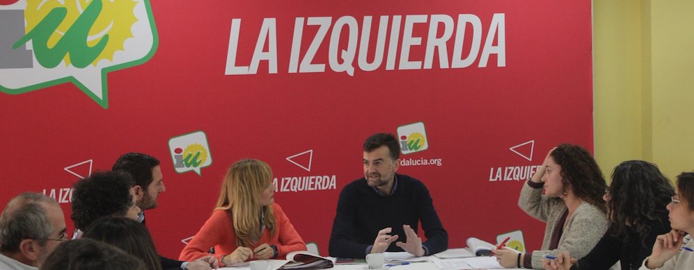 Reunión de este jueves, en la sede de IULV-CA, de las dirección de UGT-A y la federación de izquierdas.