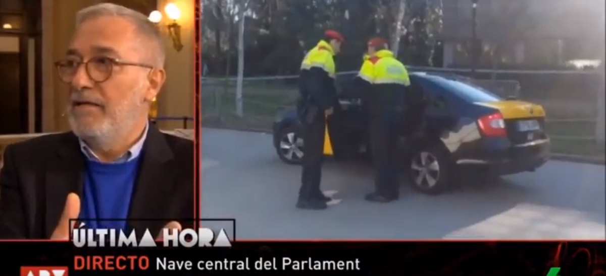 Xavier Sardá cuenta que le han parado a su llegada al Parlament