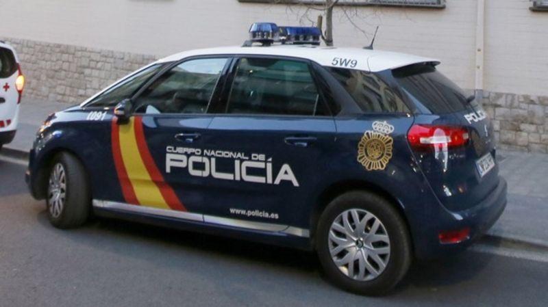 Un coche policial.