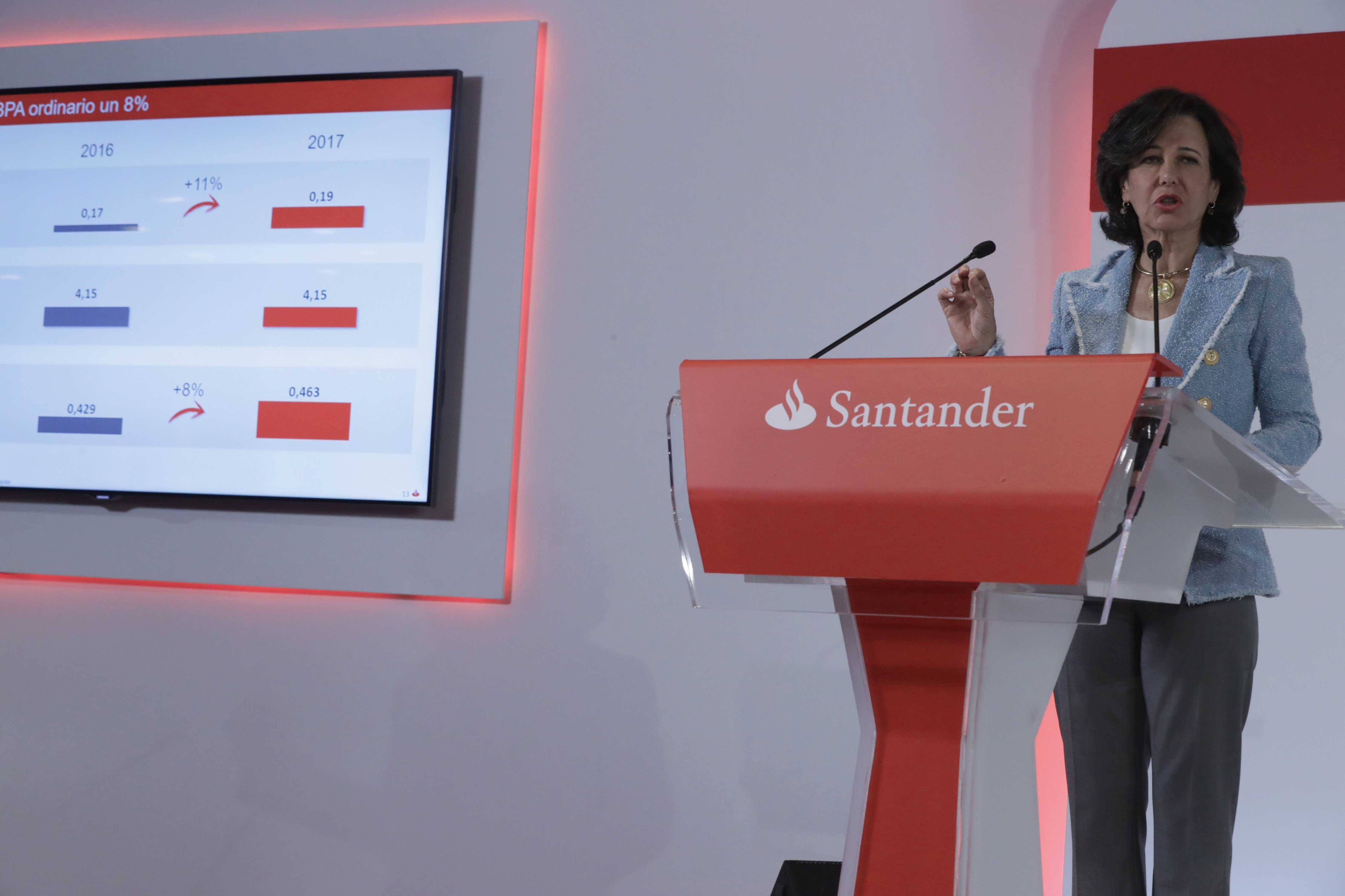 La presidenta del Banco Santander, Ana Botín, durante la rueda de prensa de presentación de la cuenta de resultados de la entidad de 2017. 
