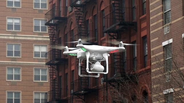 Un dron entra por mi balcón