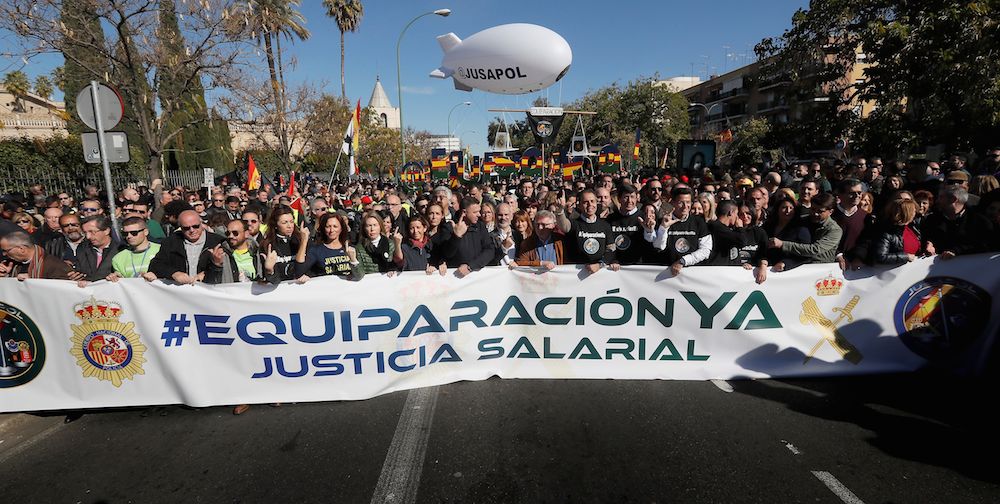 Una de las numerosas pancartas de la manifestación de este sábado en Sevilla.