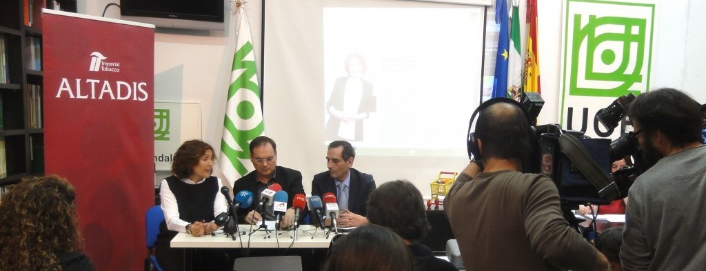 Una de las ruedas de prensa de Altadis y UCA-UCE. En el centro, su presidente, Juan Moreno.