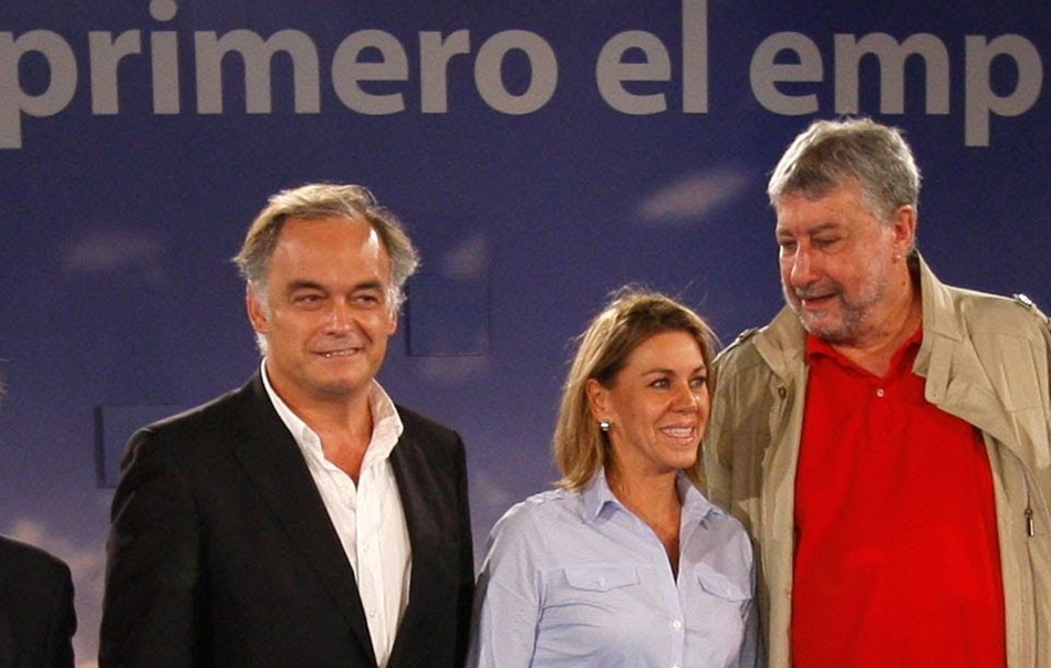 González Pons y María Dolores de Cospedal junto a José María Fidalgo. 