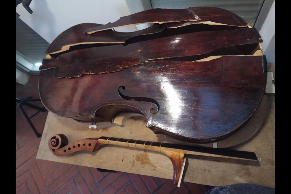 Una viola del siglo XVII destruida en un viaje en avión