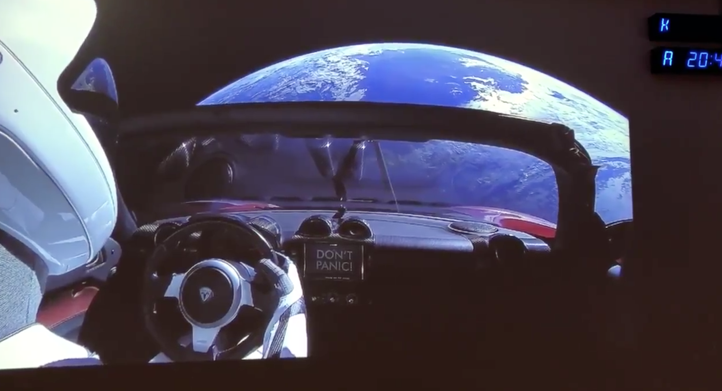 Musk lanza una nave al espacio para poner un coche en órbita