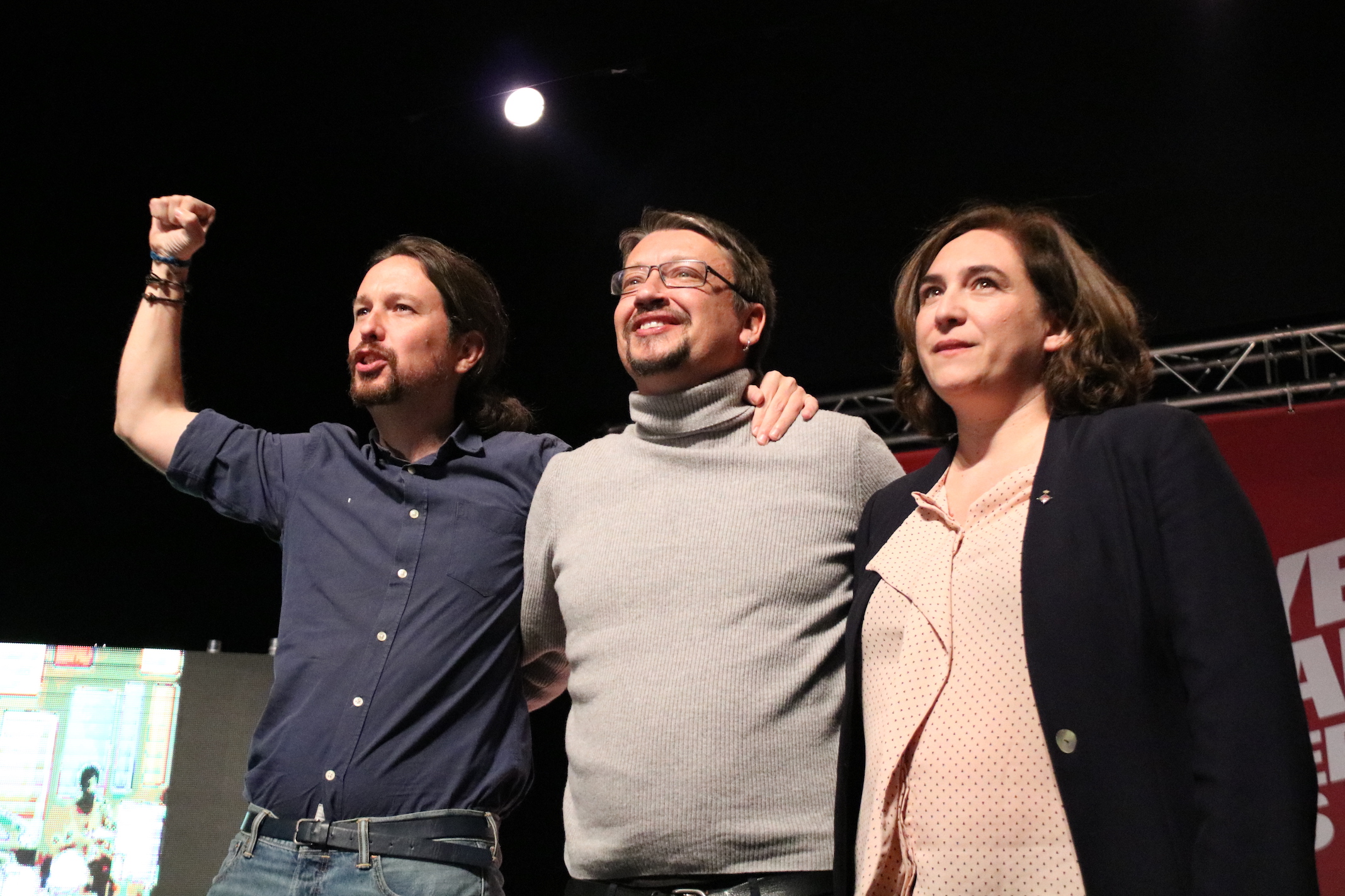 Pablo Iglesias, Xavier Domènech i Ada Colau en un mitin de la campanya electoral del 21D.