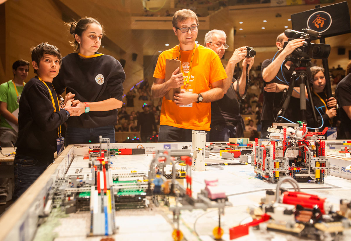 15.000 jóvenes investigan el ciclo humano del agua en FIRST LEGO League