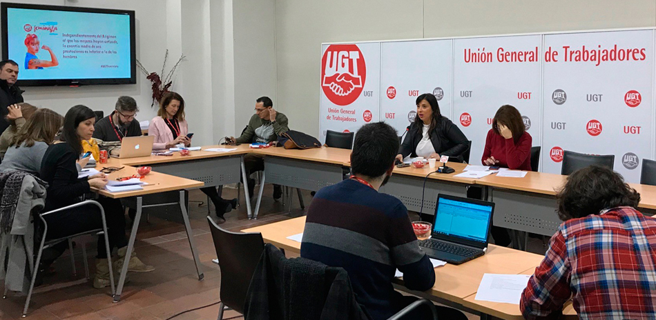 Miembros de UGT durante la presentación de un informa sobre la brecha de las pensiones. 