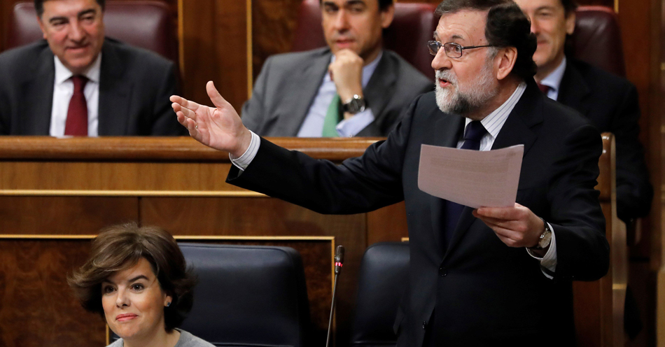 El presidente del Gobierno, Mariano Rajoy, durante una de sus intervenciones en la sesión de control al Gobierno celebrada hoy en el Congreso 