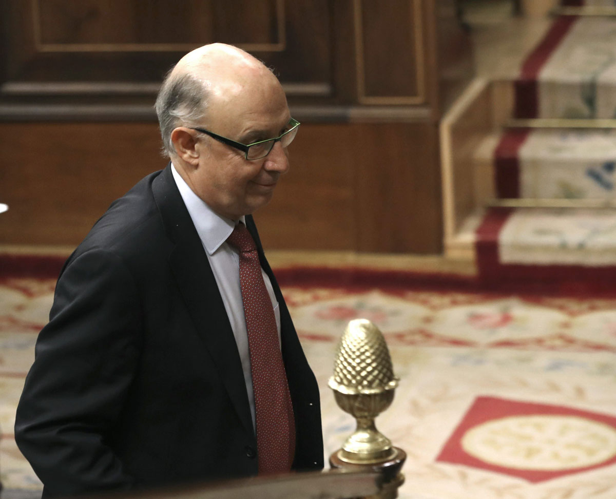 El ministro de Hacienda, Cristóbal Montoro, durante el pleno celebrado hoy en el Congreso de los Diputados. EFE