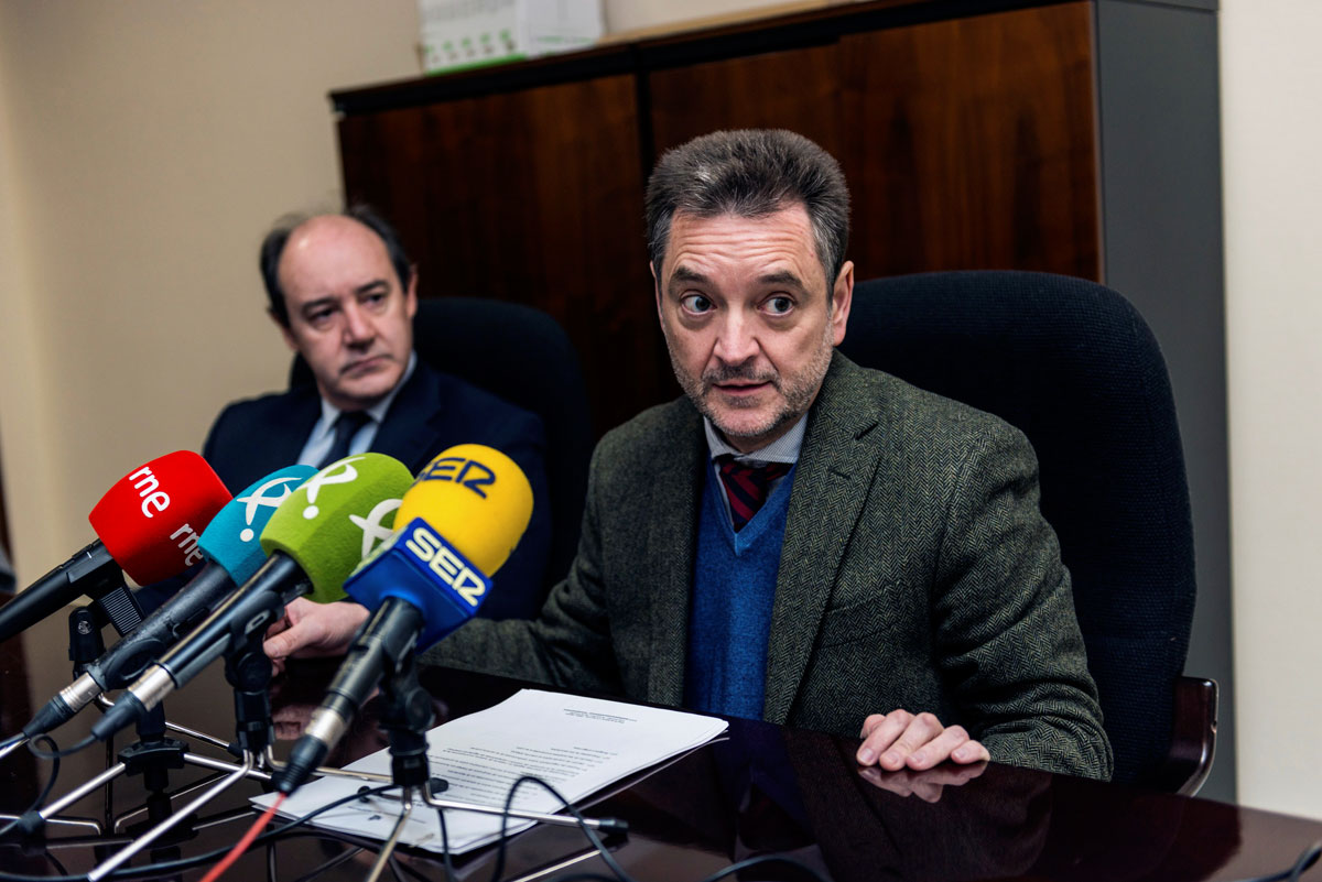 Manuel Almenar (d), presidente de la Asociación Profesional de la Magistratura, y Celso Rodríguez Padrón (i), portavoz de la Asociación Profesional de la Magistratura. EFE/Archivo