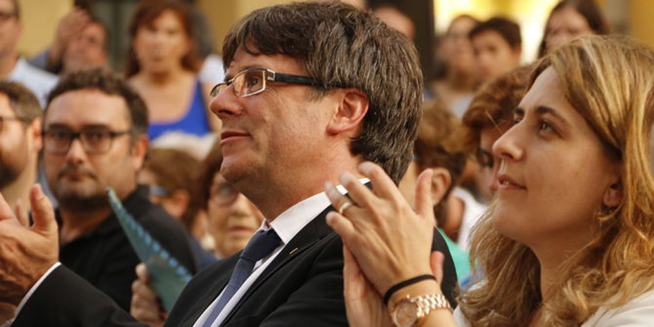El expresident cesado Carles Puigdemont y la coordinadora general del PDECat, Marta Pascal.