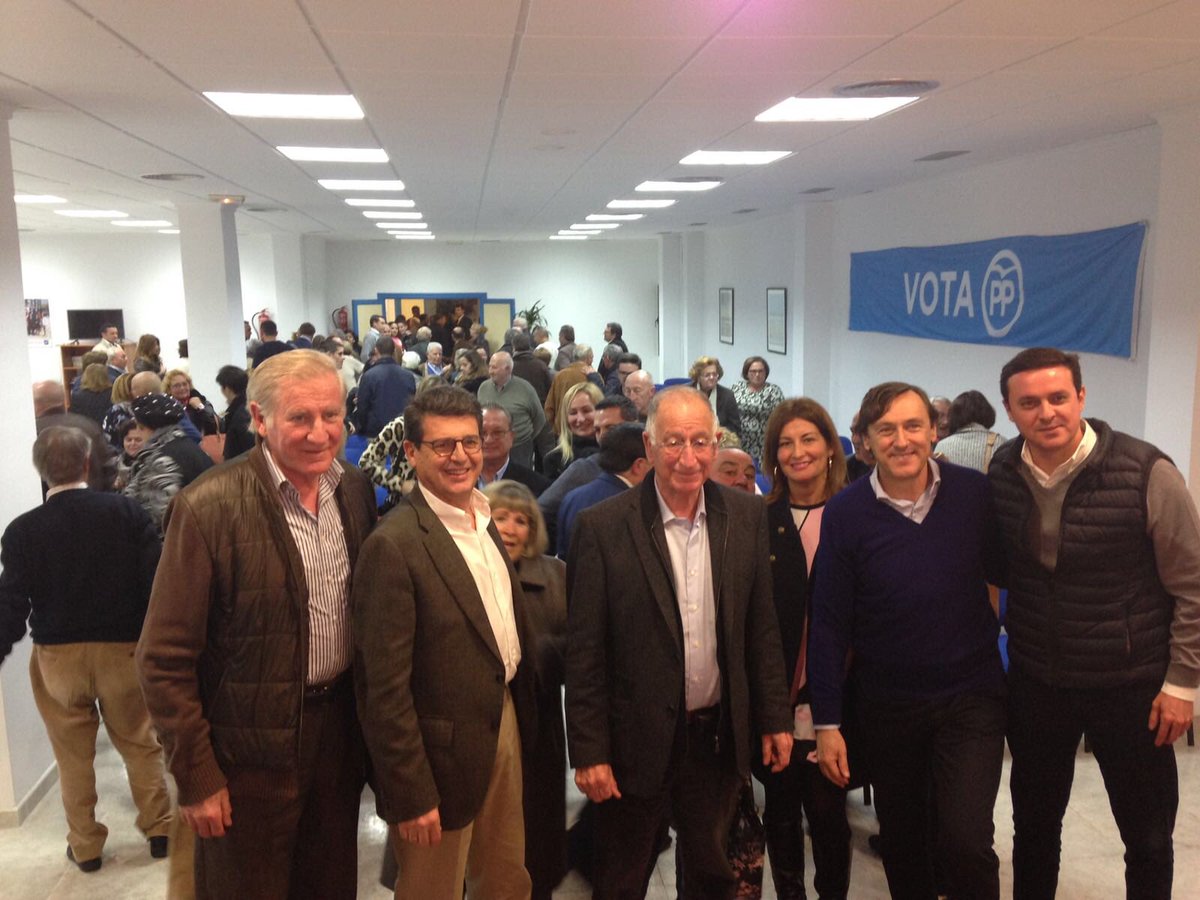 Gabriel Amat (centro) con Rafael Hernando en un acto del PP de Almería. 