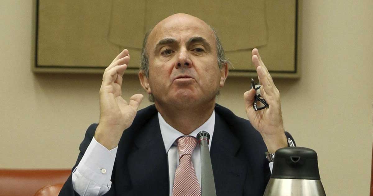 El ministro de Economía, Luis de Guindos, en la comisión de Economía del Congreso de los Diputados. 