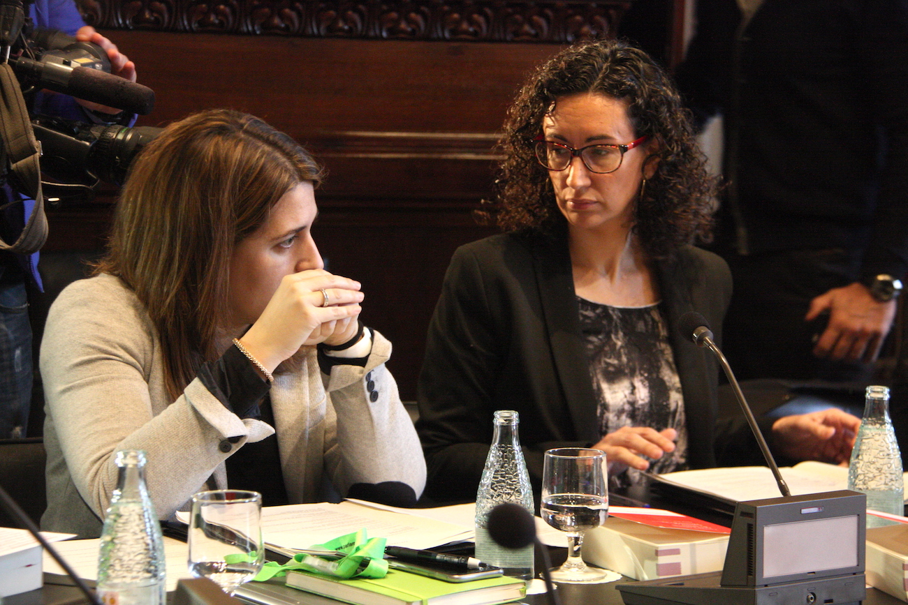 Marta Pascal y Marta Rovira sentadas juntas