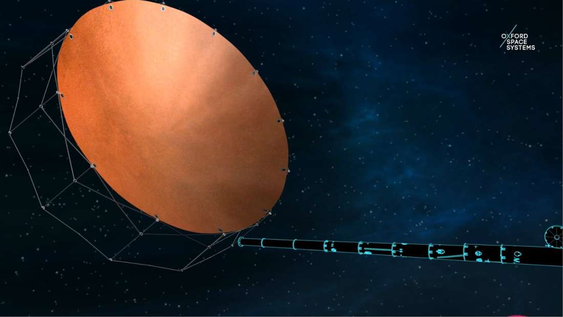 Ingenieros tejen una antena espacial de oro