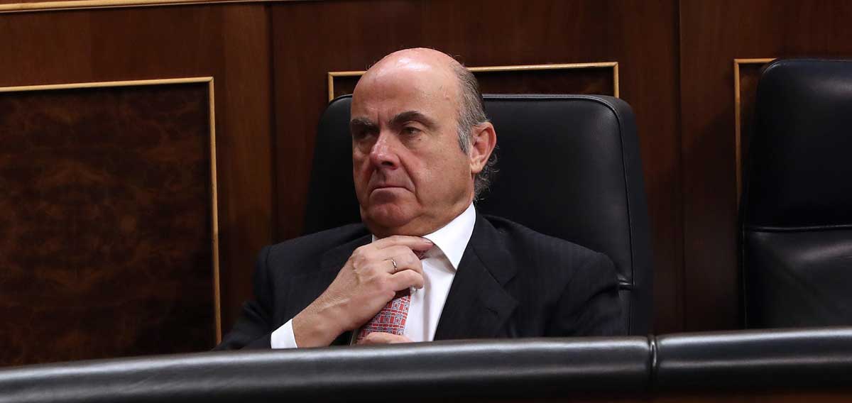 El exministro de Economía, Luis de Guindos, durante un Pleno del Congreso de los Diputados