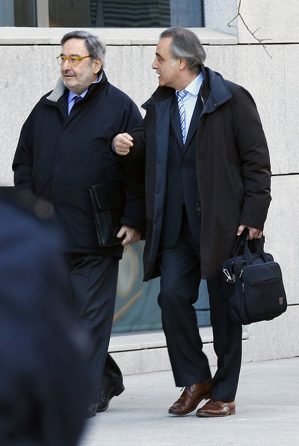 El expresidente de Catalunya Caixa Narcís Serra (i) a su llegada a la Audiencia Nacional para declarar por el agujero de Caixa Catalunya. 