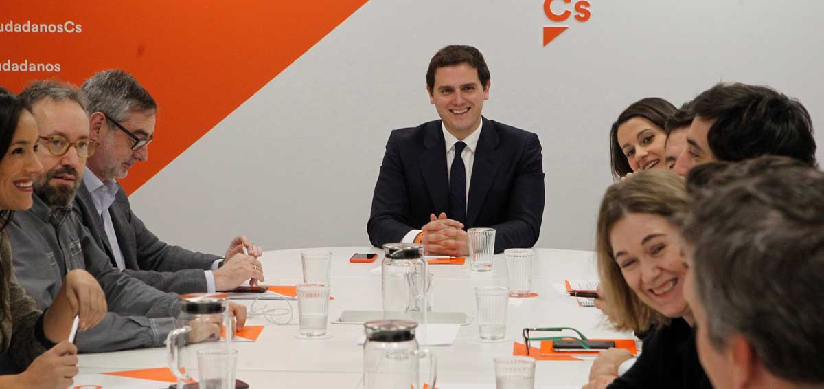 El líder de Ciudadanos, Albert Rivera, con sus principales colaboradores. 