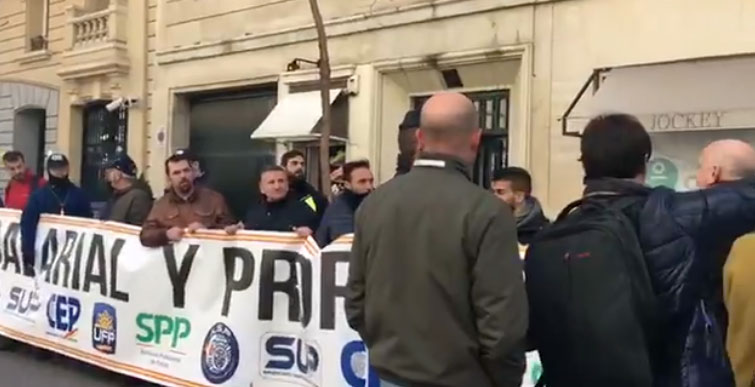 Concentración de guardias y policías frente a Interior