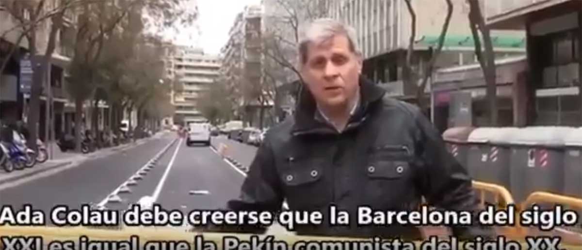 Alberto Fernández protesta contra el carril bici de Ada Colau.