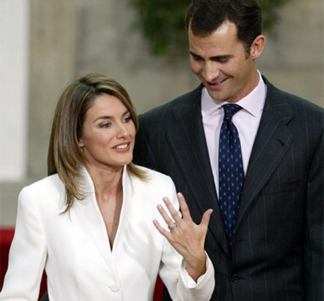 Felipe y Letizia comparecieron ante los medios tras el anuncio del compromiso matrimonial