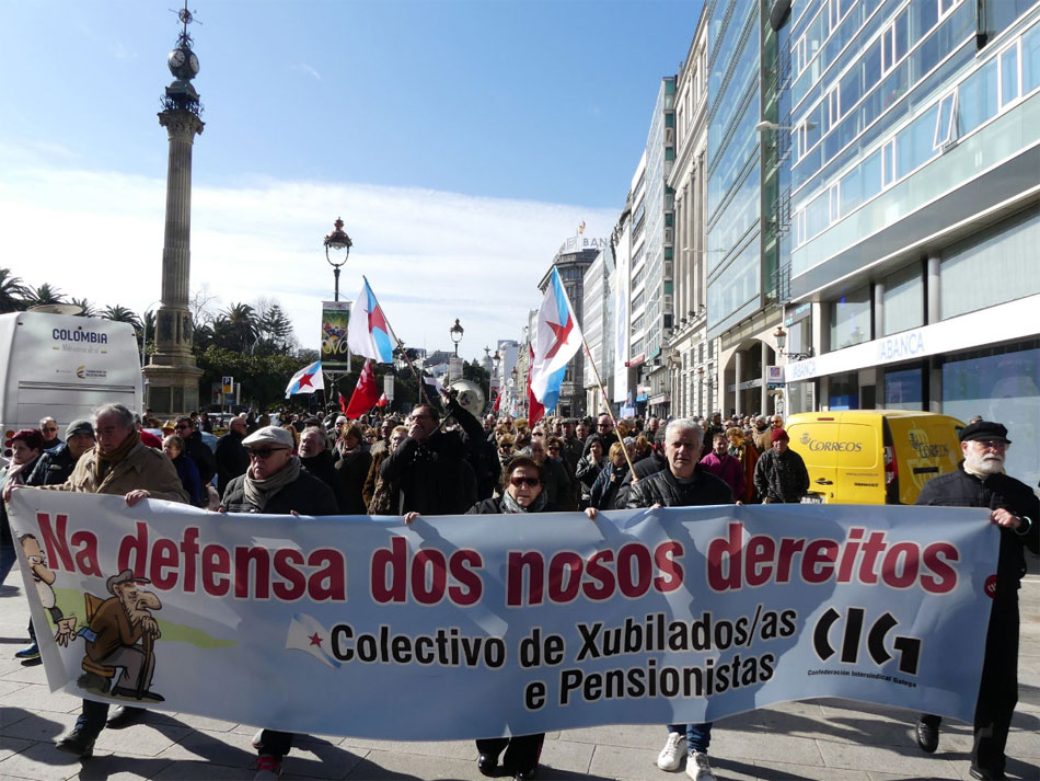 Pensionistas manifestándose en las calles de A Coruña