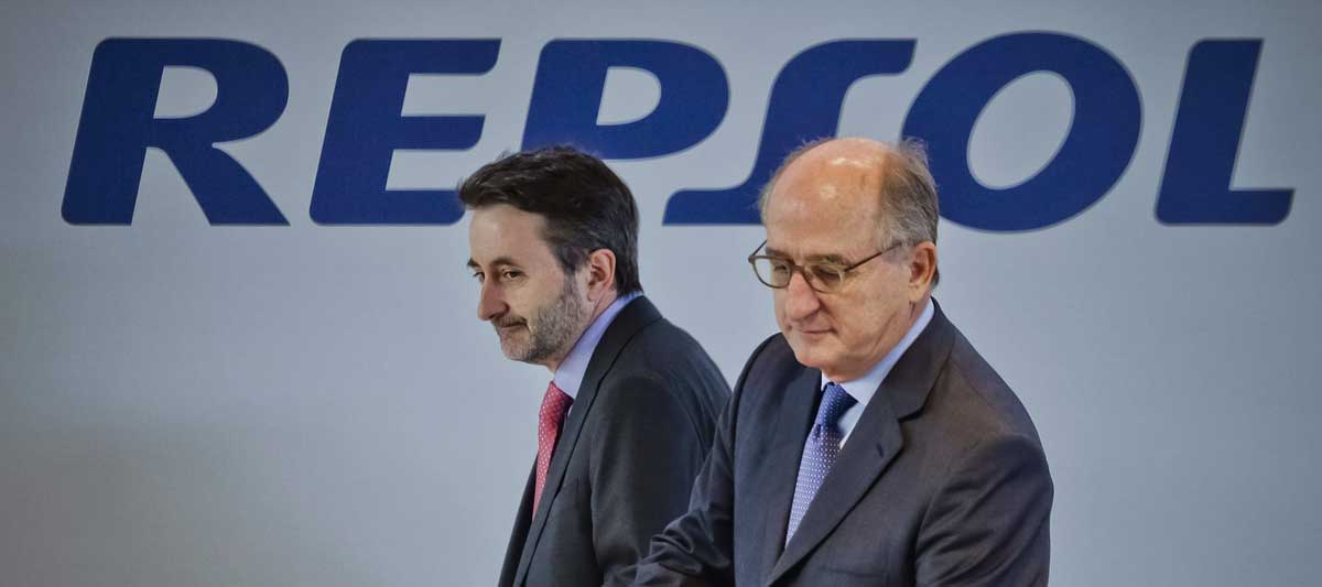 El presidente de Repsol, Antonio Brufau (d) y el consejero delegado, Josu Jon Imaz. 