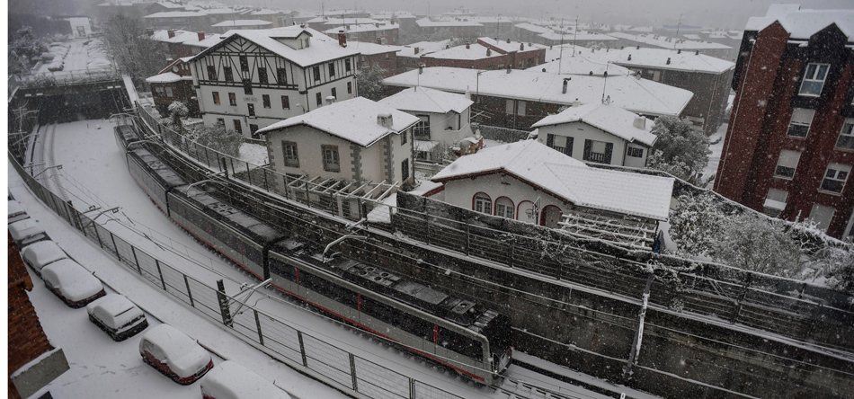 La nieve está dificultando trayectos de trenes