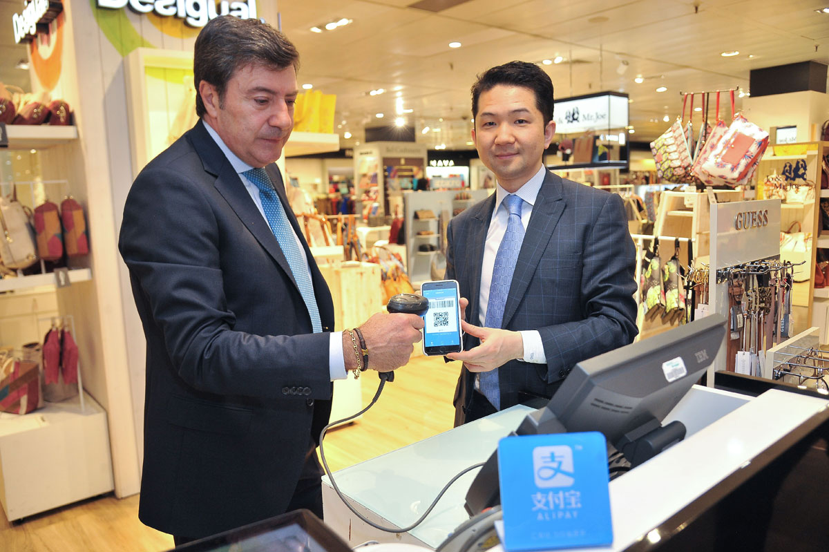 El director de desarrollo de negocio de Alipay en EMEA, Tao Tao en El Corte Inglés