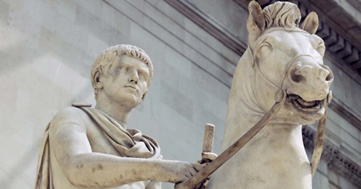 Estatua de Julio Cesar a caballo