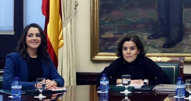 Inés Arrimadas y Soraya Sáenz de Santamaría en una imagen de archivo