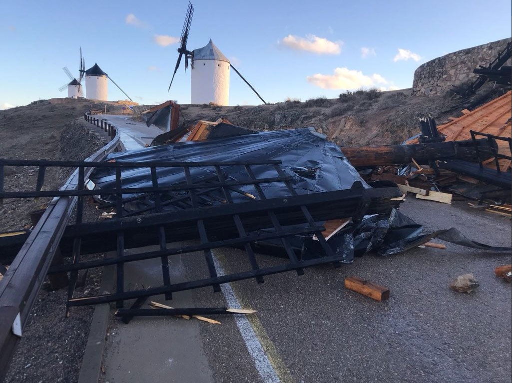 Los molinos de Consuegra tras el temporal