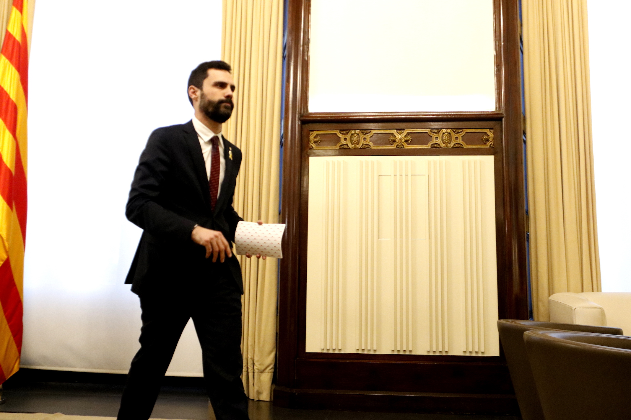 El presidente del Parlamento, Roger Torrent, en el despacho de audiencias.