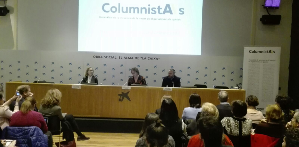 La presidenta de la FAPE, Elsa González(i), y Julián Zabala, Ceo de Planner Media(d) presentaron el informe en Caixa Forum