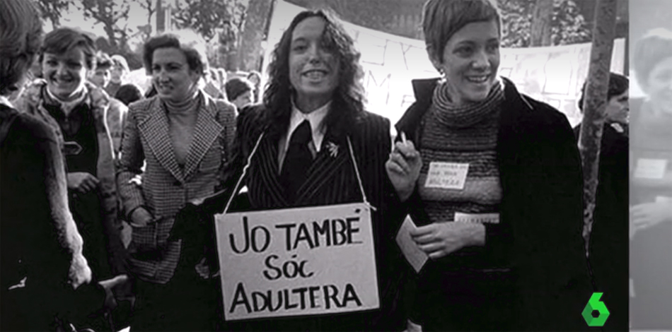 Maruja Torres en la manifestación feminista de 1978 en Barcelona