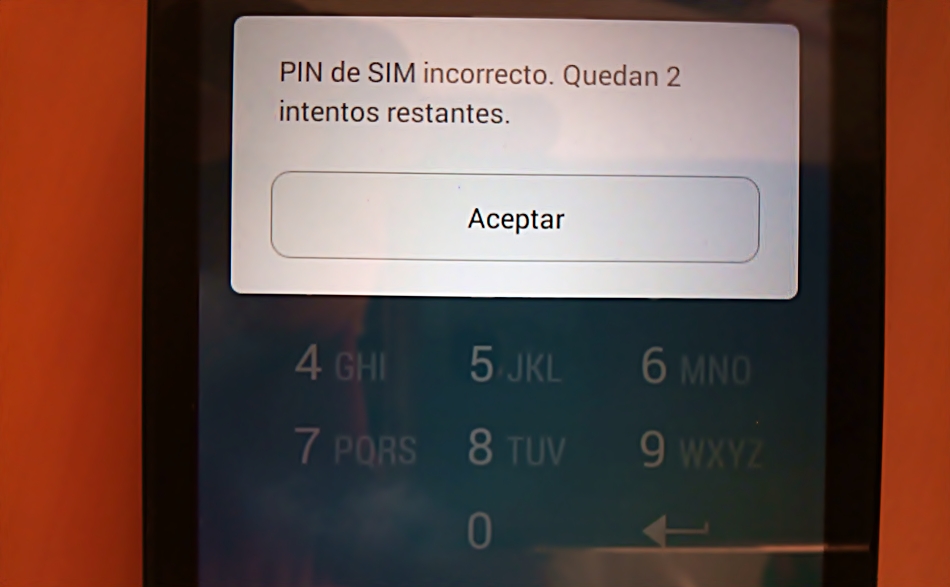 En los iPhone, cada vez que se introduce mal el código PIN, se acumulan minutos para volver a intentarlo.