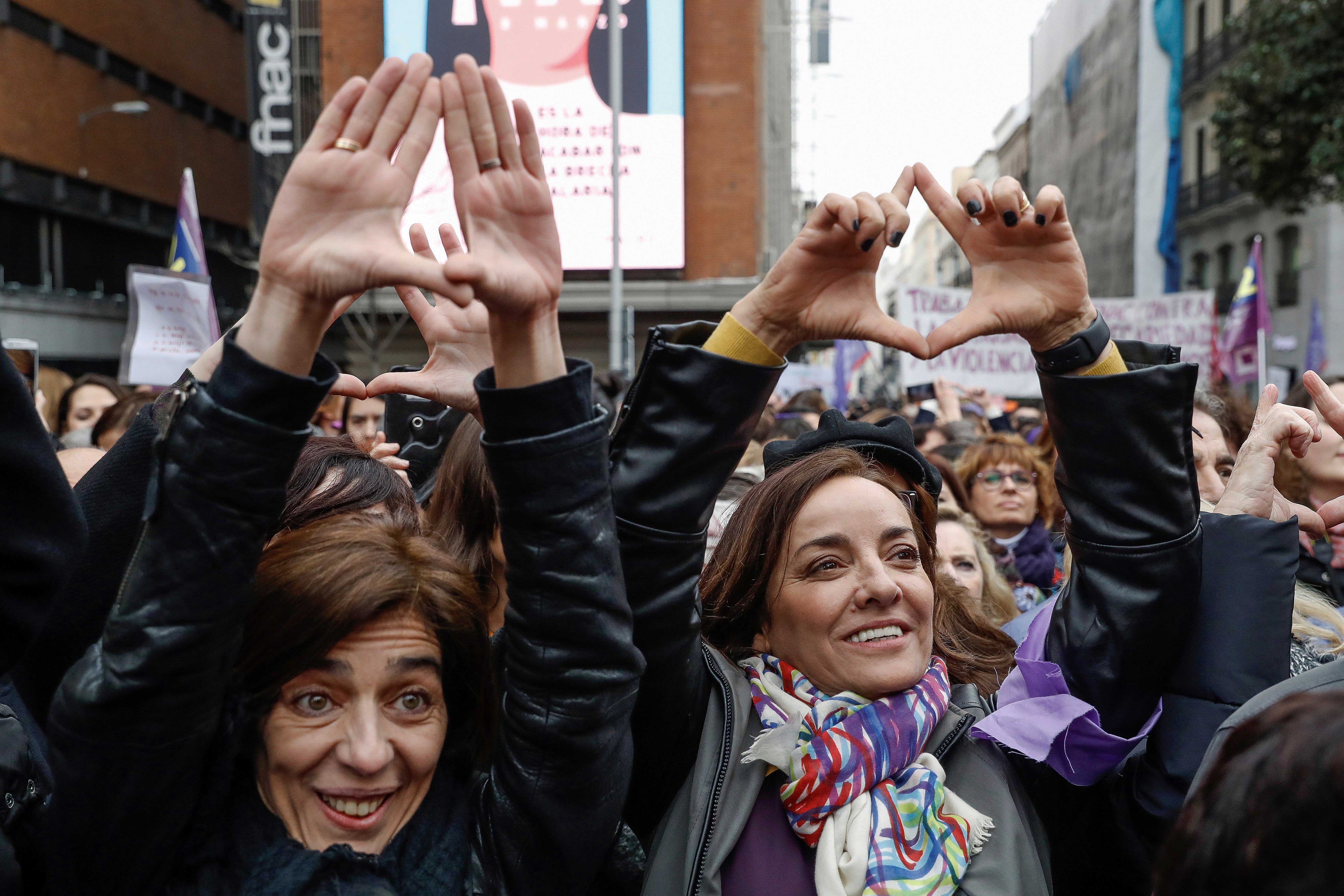 Más de un millar de periodistas se concentran contra la "injusticia laboral".