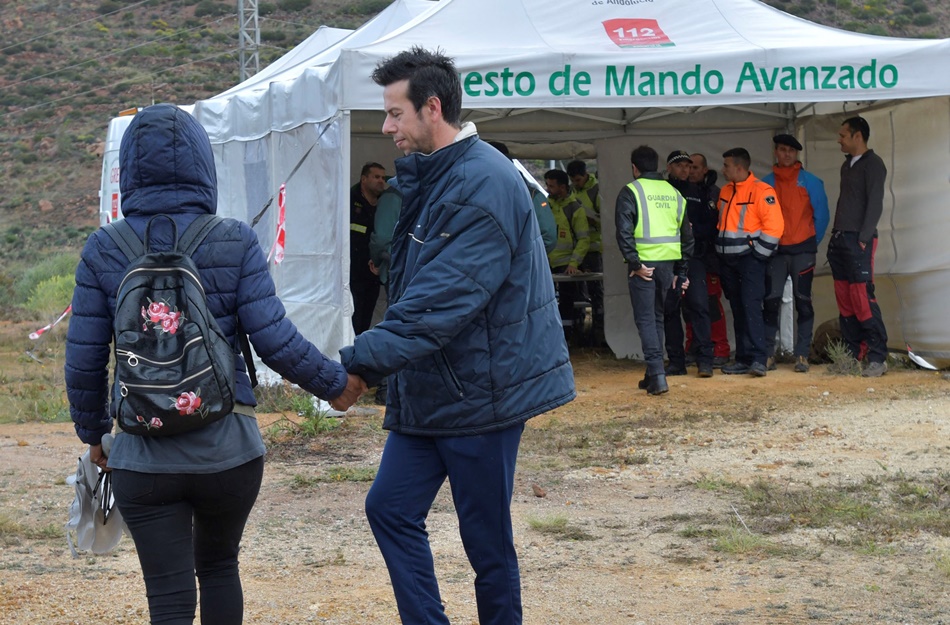 El padre de Gabriel, junto a su pareja