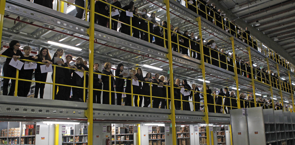 En la imagen, el mayor centro logístico de Amazon en España, ubicado en la localidad madrileña de San Fernando. En la imagen, el mayor centro logístico de Amazon en España, ubicado en la localidad madrileña de San Fernando.