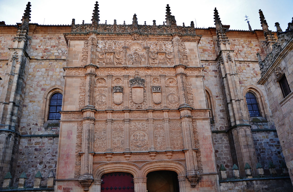 Fachada principal del Edificio histórico de la Universidad de Salamanca