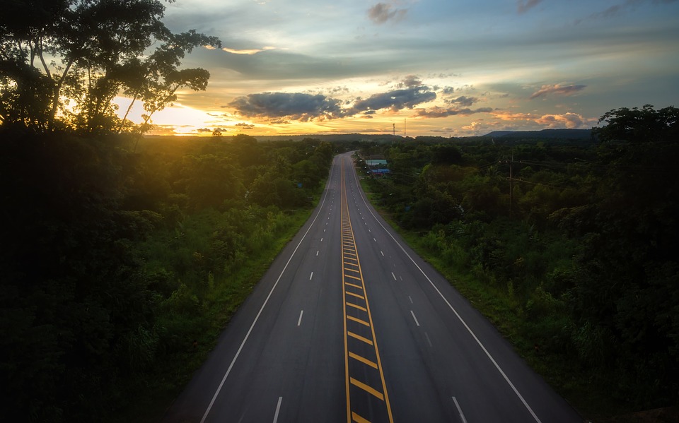 China tendrá en 2022 una autopista solar que generará electricidad y recargará vehículos